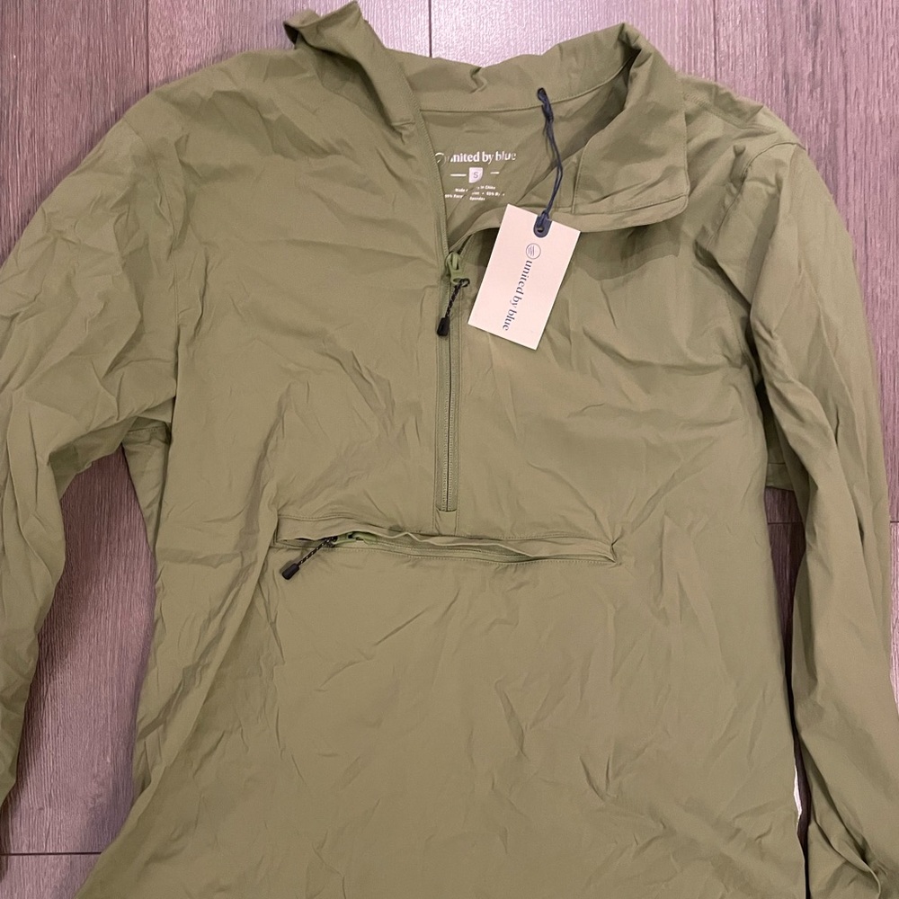 United by Blue Recycled Nylon Packable Windbreaker in S Green